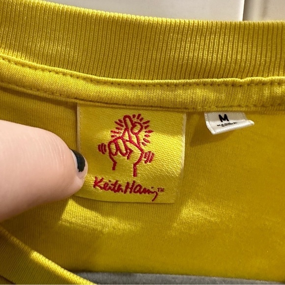 Uniqlo Keith Haring crop vintage retro tee medium yellow pocket - Picture 2 of 5